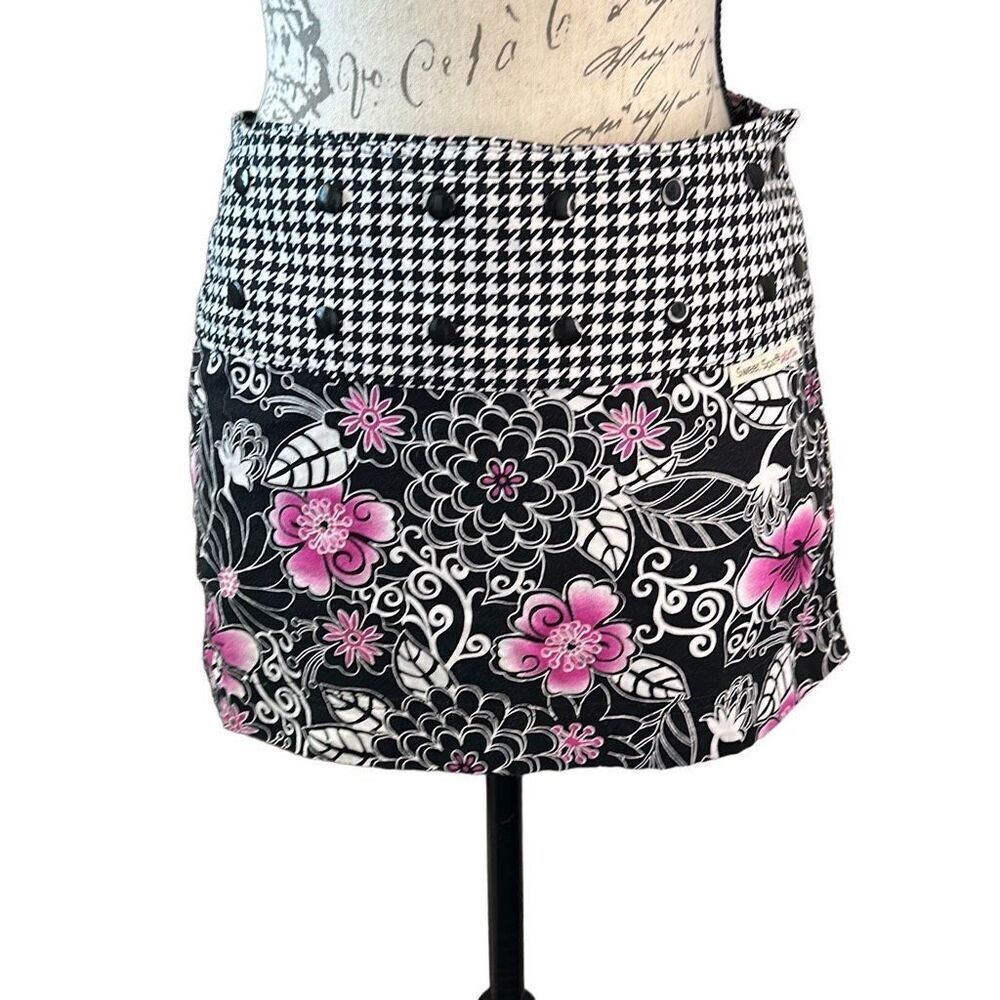 Sweet Spot Houndstooth Floral Athletic Reversible Adjustable Skirt OS